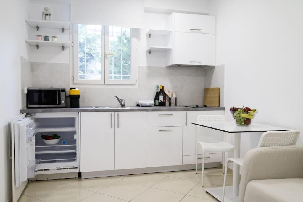 Cozy Apartment Near Airport Koropion Exterior photo