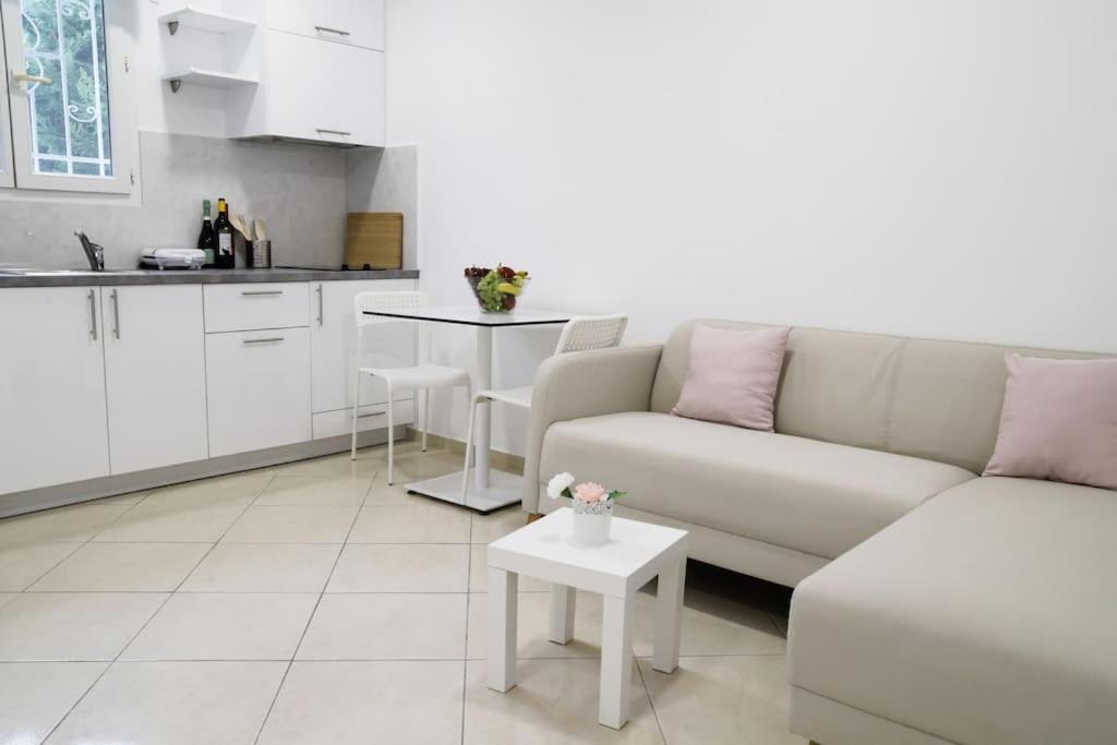Cozy Apartment Near Airport Koropion Exterior photo